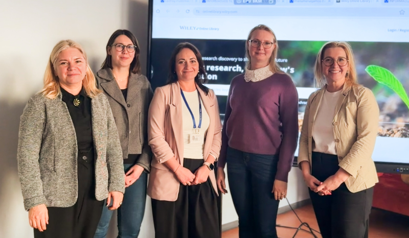 Representative of the Wiley Online Library database visited the library